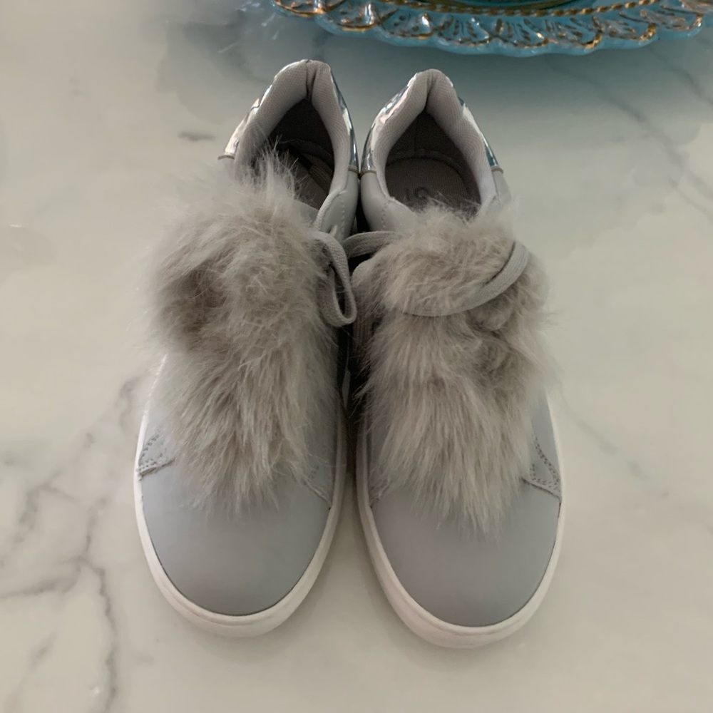 👟👟Furry sneakers!